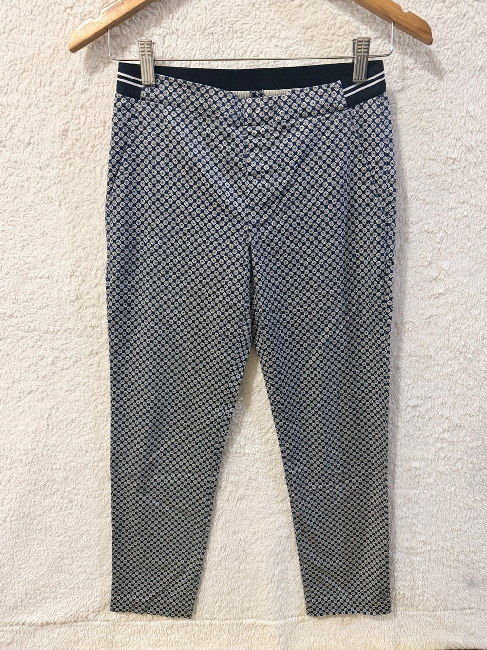 Uniqlo Navy and White Geometric Slim Capris
